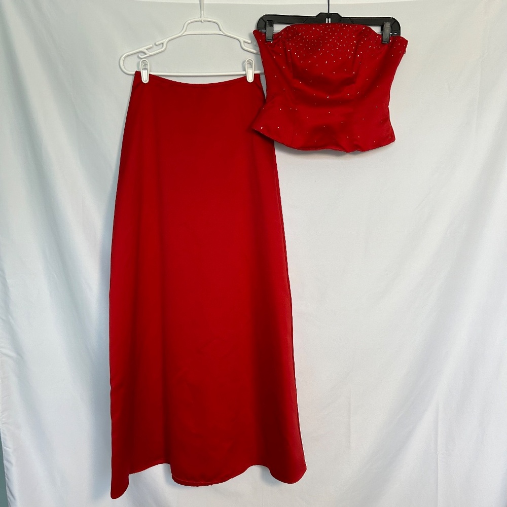 Zum Zum by Niki Livas Red Two-Piece Formal Gown - Picture 5 of 16